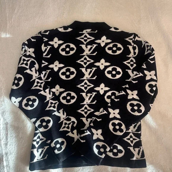 Black and White LV Logo Sweater and Pants Set Small - Picture 4 of 5